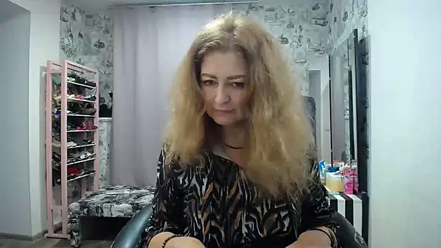 Snapshot of Helen1974 chatting on July 11, 7:16 pm Helen1974 online show from July 11, 7:16 pm