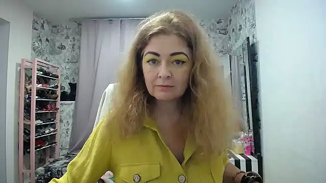 Snapshot of Helen1974 chatting on July 13, 7:16 pm Helen1974 online show from July 13, 7:16 pm