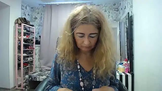 Snapshot of Helen1974 chatting on July 24, 12:36 pm Helen1974 online show from July 24, 12:36 pm