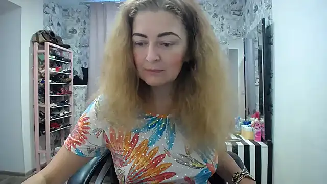 Snapshot of Helen1974 chatting on July 26, 11:50 am Helen1974 online show from July 26, 11:50 am