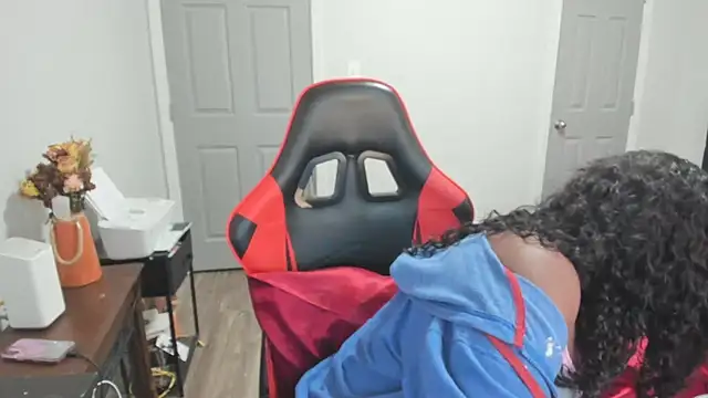 Snapshot of demi_xoxo chatting on December 22, 9:12 pm demi xoxo online show from December 22, 9:12 pm