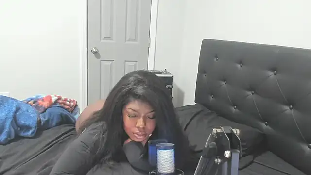 Snapshot of demi_xoxo chatting on February 2, 12:31 am demi xoxo online show from February 2, 12:31 am