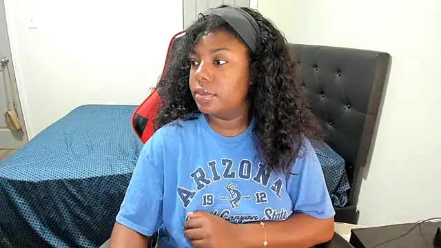 Snapshot of demi_xoxo chatting on February 24, 6:22 am demi xoxo online show from February 24, 6:22 am