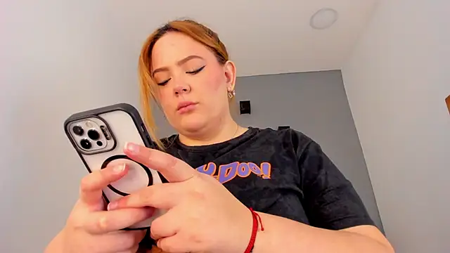 sophiarossee  online show from February 15, 1:27 pm