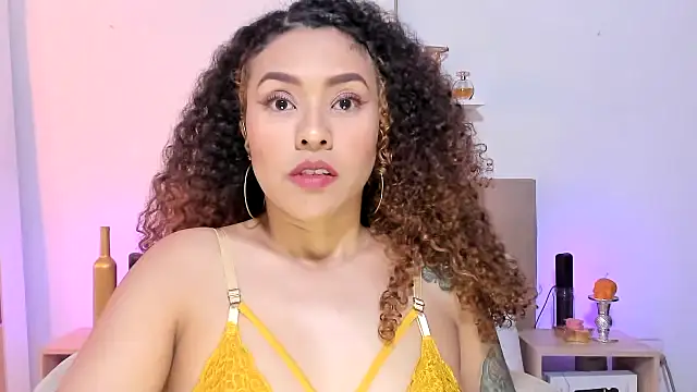 Zoe Gruber online show from December 18, 1:00 am