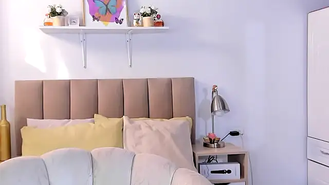 Zoe Gruber online show from February 10, 9:41 pm