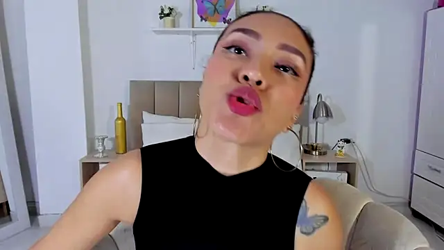 Zoe Gruber online show from May 28, 11:24 pm