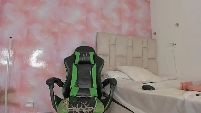 emily lean  online show from October 1, 2:06 am