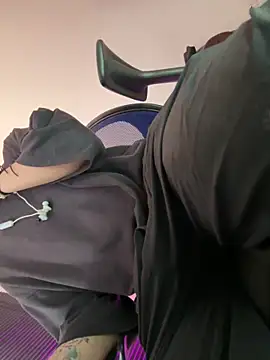 zacwatson  online show from March 13, 7:53 pm