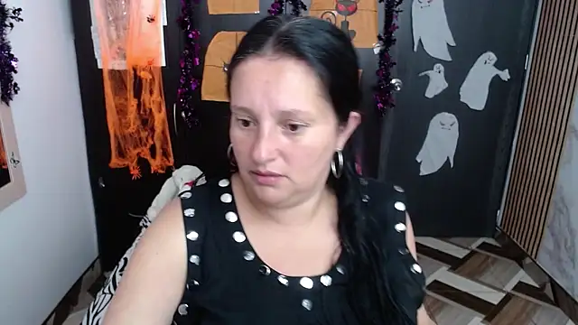 Snapshot of CristialJones_ chatting on October 30, 2:18 pm CristialJones online show from October 30, 2:18 pm