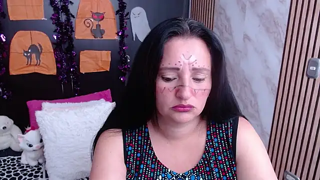 Snapshot of CristialJones_ chatting on November 1, 2:41 pm CristialJones online show from November 1, 2:41 pm