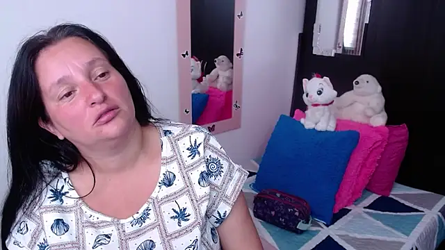 Snapshot of CristialJones_ chatting on November 4, 1:54 pm CristialJones online show from November 4, 1:54 pm