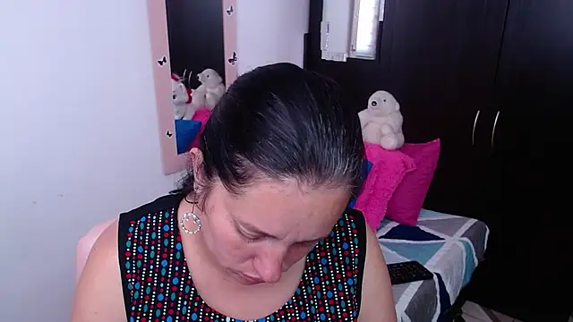 Snapshot of CristialJones_ chatting on November 7, 1:33 pm CristialJones online show from November 7, 1:33 pm