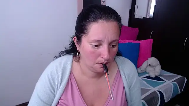 Snapshot of CristialJones_ chatting on November 12, 2:06 pm CristialJones online show from November 12, 2:06 pm