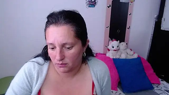 Snapshot of CristialJones_ chatting on November 27, 1:35 pm CristialJones online show from November 27, 1:35 pm