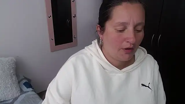 Snapshot of CristialJones_ chatting on December 5, 2:25 pm CristialJones online show from December 5, 2:25 pm