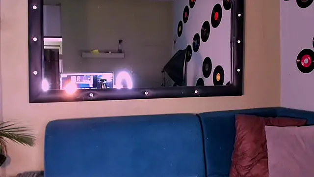 Snapshot of Sussy_Bell01 chatting on December 3, 7:55 pm Sussy Bell01 online show from December 3, 7:55 pm