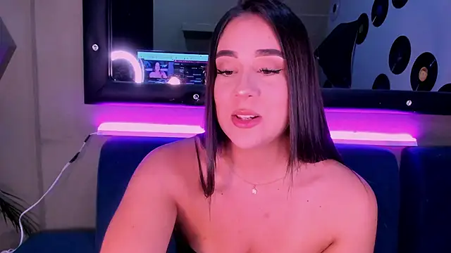 Snapshot of Sussy_Bell01 chatting on December 12, 8:21 pm Sussy Bell01 online show from December 12, 8:21 pm