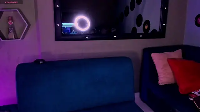 Snapshot of Sussy_Bell01 chatting on February 13, 7:31 pm Sussy Bell01 online show from February 13, 7:31 pm