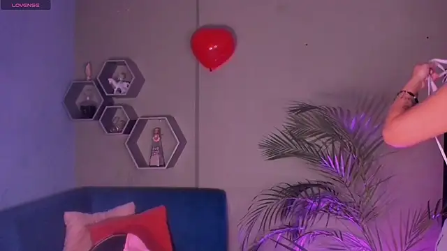 Snapshot of Sussy_Bell01 chatting on February 20, 6:02 pm Sussy Bell01 online show from February 20, 6:02 pm