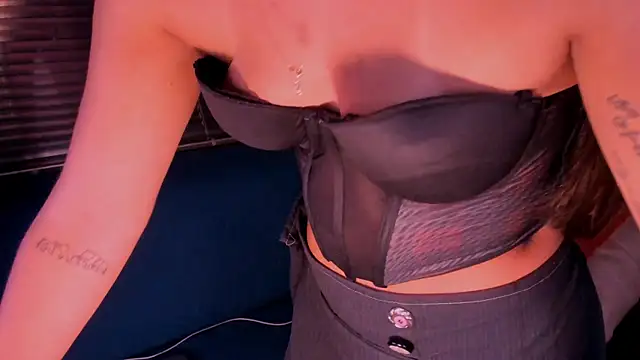 Snapshot of Sussy_Bell01 chatting on March 5, 11:05 pm Sussy Bell01 online show from March 5, 11:05 pm