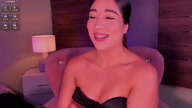 Snapshot of Sussy_Bell01 chatting on March 15, 12:04 am Sussy Bell01 online show from March 15, 12:04 am