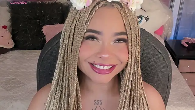 Snapshot of conny__curly chatting on November 9, 1:09 pm conny curly online show from November 9, 1:09 pm