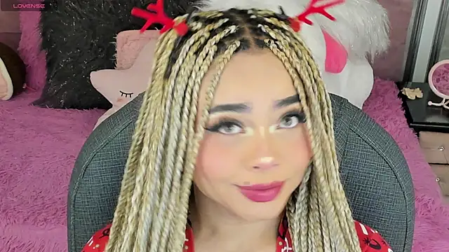 Snapshot of conny__curly chatting on December 14, 1:27 pm conny curly online show from December 14, 1:27 pm