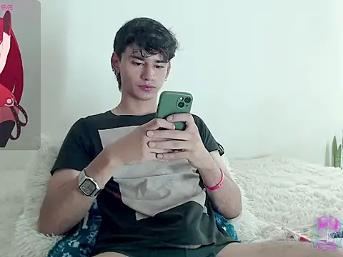 Snapshot of juan_stiven chatting on June 15, 1:02 pm juan stiven online show from June 15, 1:02 pm