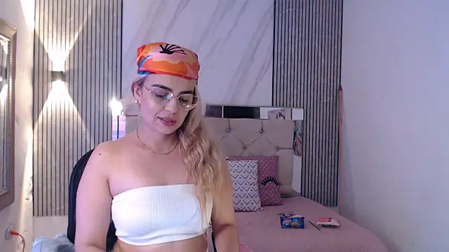 ashley  tylor online show from March 29, 2:33 am