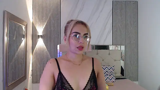 ashley  tylor online show from April 8, 3:50 am