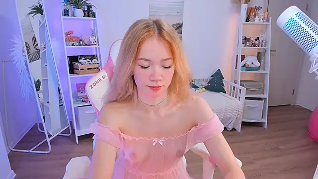 Lily Young online show from December 15, 3:34 am