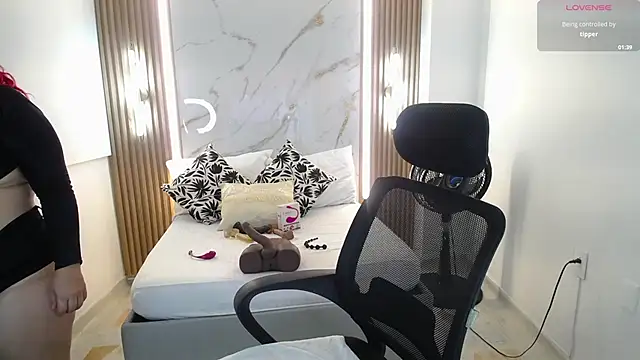 Mariana Rojas online show from February 15, 5:04 am