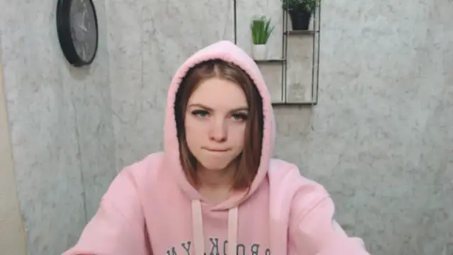 AliceFlirtt  online show from February 8, 11:01 am