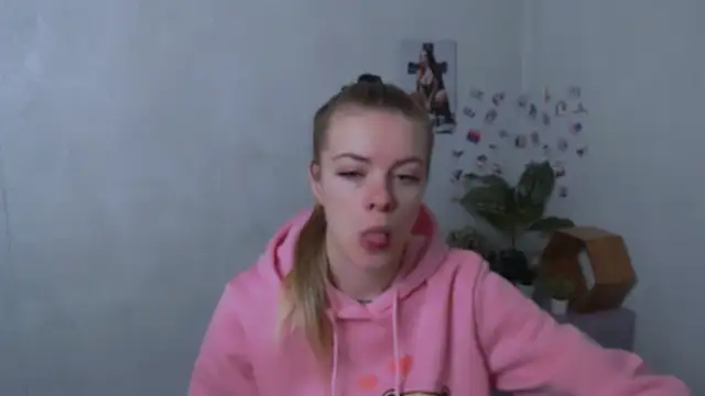 AliceFlirtt  online show from December 1, 8:30 am