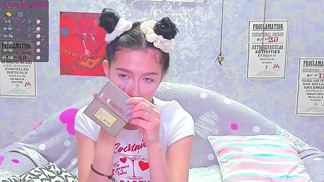 Vanessa Florence online show from December 8, 1:24 am