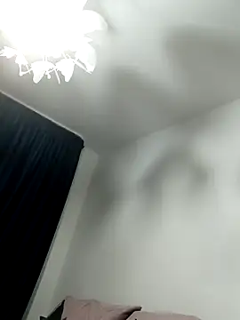 LaraJuicyxx online show from December 4, 4:16 pm