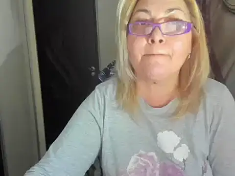 Snapshot of IryshAlice chatting on December 1, 6:19 pm IryshAlice online show from December 1, 6:19 pm
