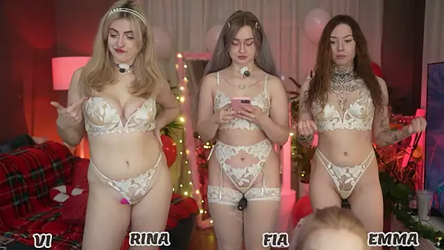 Snapshot of your_favoritegirls chatting on December 20, 2:51 am your favoritegirls online show from December 20, 2:51 am