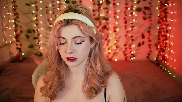 Snapshot of your_favoritegirls chatting on March 5, 5:20 pm your favoritegirls online show from March 5, 5:20 pm