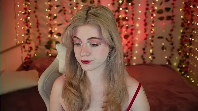 Snapshot of your_favoritegirls chatting on March 10, 3:50 pm your favoritegirls online show from March 10, 3:50 pm