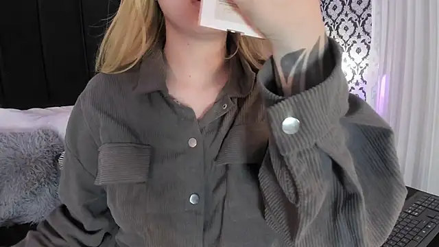 Adeelinee online show from November 19, 7:47 pm