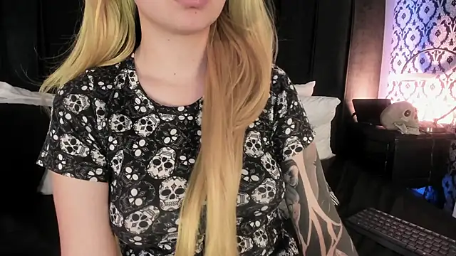 Adeelinee online show from January 17, 7:50 pm