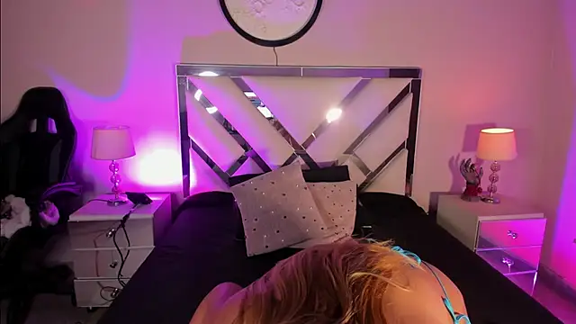 AnyyJones online show from October 27, 9:19 pm