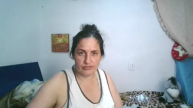 Snapshot of ximenajimenez chatting on April 13, 11:32 pm ximenajimenez online show from April 13, 11:32 pm