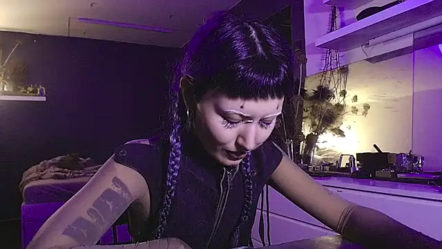 Snapshot of god_x_girl chatting on December 20, 6:24 pm god x girl online show from December 20, 6:24 pm