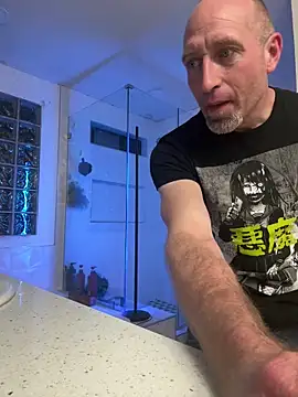 El Gizmo online show from December 21, 3:57 am