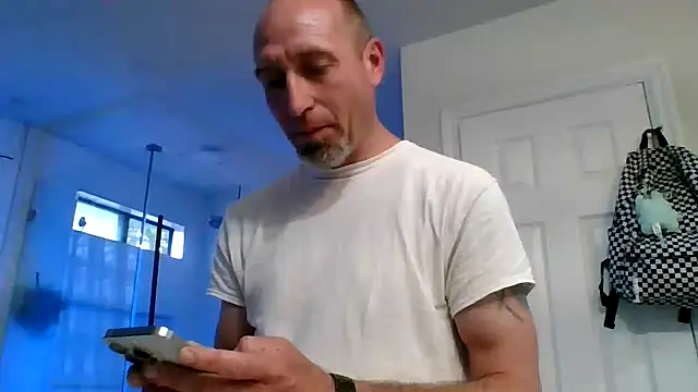 El Gizmo online show from April 1, 6:16 pm