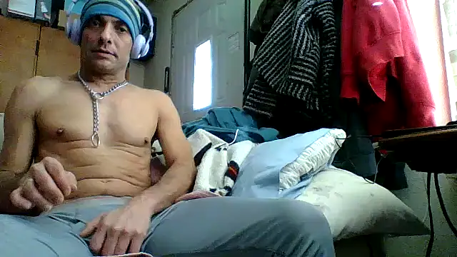 Snapshot of Dickinyou1980 chatting on January 3, 4:16 pm Dickinyou1980 online show from January 3, 4:16 pm