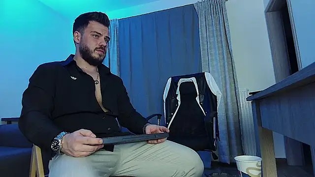 juliusmasters online show from December 29, 4:40 pm